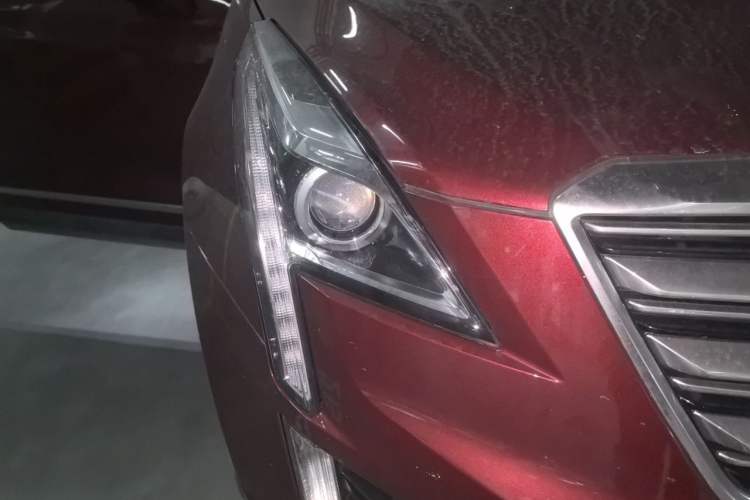 Used Cadillac XT5 2018 25T Luxury Model Right Front Headlight