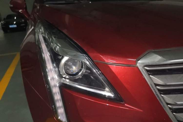 Used Cadillac XT5 2018 25T Luxury Model Right Front Headlight