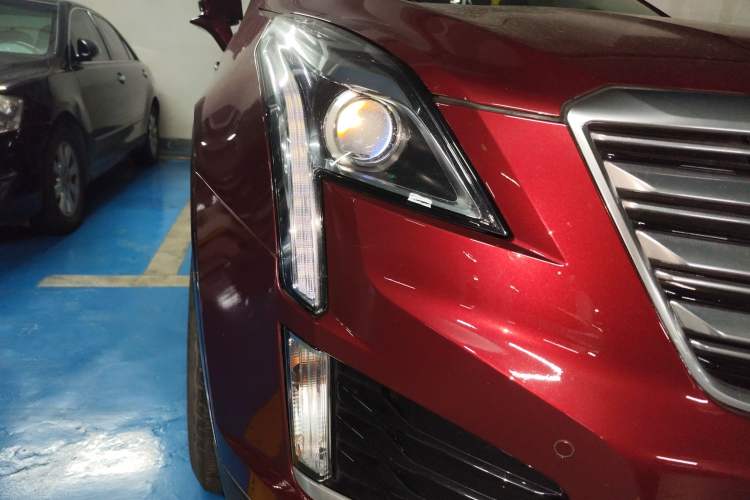 Used Cadillac XT5 2018 25T Luxury Model Right Front Headlight