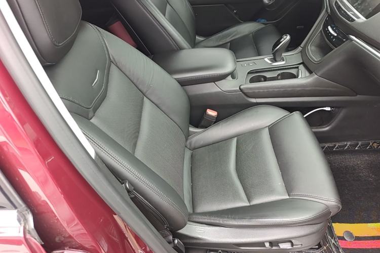 Used Cadillac XT5 2018 25T Luxury Model Right Front Seat