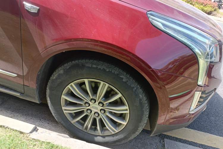 Used Cadillac XT5 2018 25T Luxury Model Right Front Wheel Hub