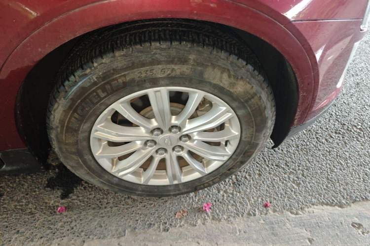 Used Cadillac XT5 2018 28E Four-Wheel Drive Tech Version Right Front Wheel Hub