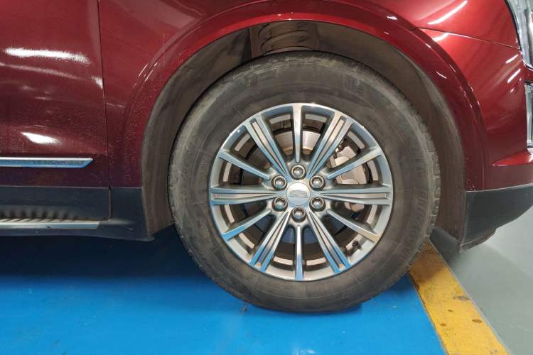 Used Cadillac XT5 2018 25T Luxury Model Right Front Wheel Hub
