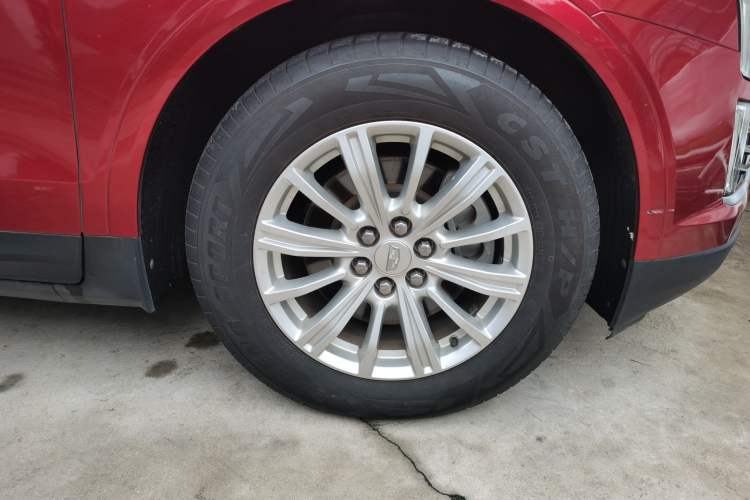 Used Cadillac XT5 2018 28E Four-Wheel Drive Tech Version Right Front Wheel Hub