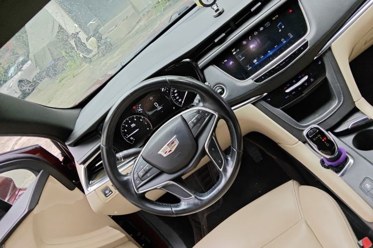 Used Cadillac XT5 2018 25T Luxury Model Steering Wheel