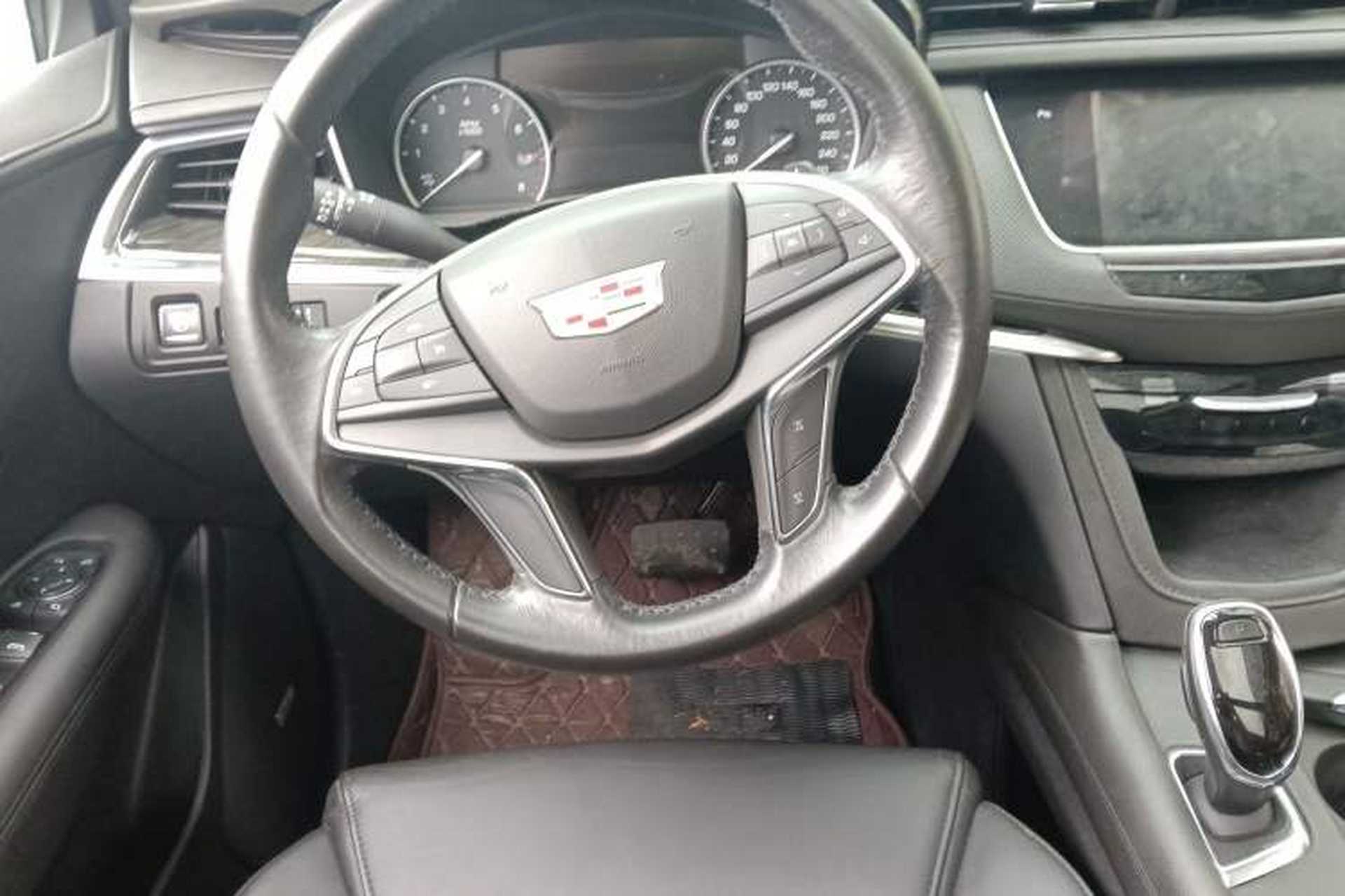 Used Cadillac XT5 2018 25T Luxury Model Steering Wheel
