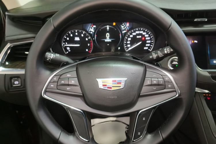 Used Cadillac XT5 2018 25T Luxury Model Steering Wheel