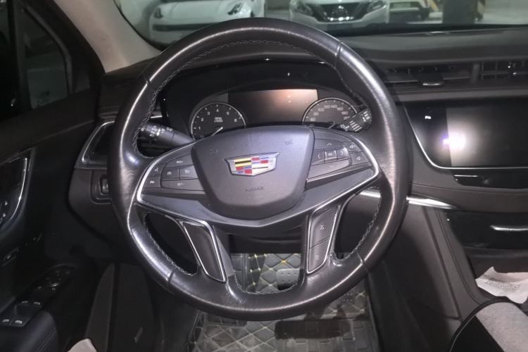 Used Cadillac XT5 2018 25T Luxury Model Steering Wheel
