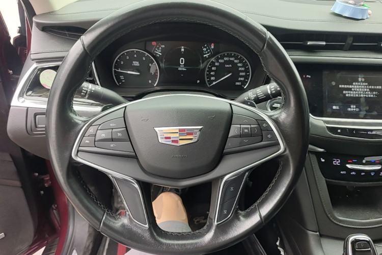Used Cadillac XT5 2018 25T Luxury Model Steering Wheel