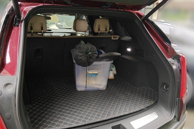 Used Cadillac XT5 2018 25T Luxury Model Trunk
