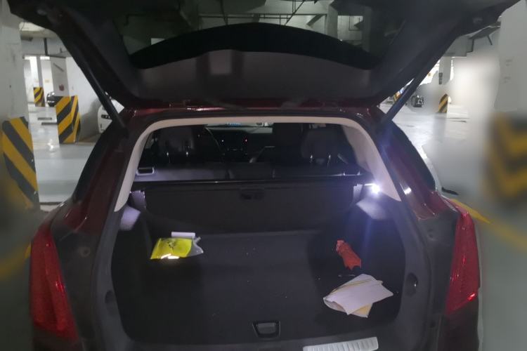 Used Cadillac XT5 2018 25T Luxury Model Trunk
