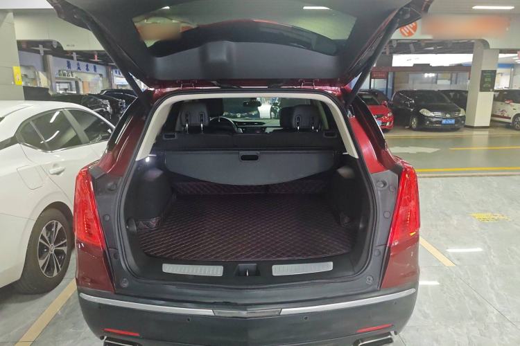 Used Cadillac XT5 2018 25T Luxury Model Trunk