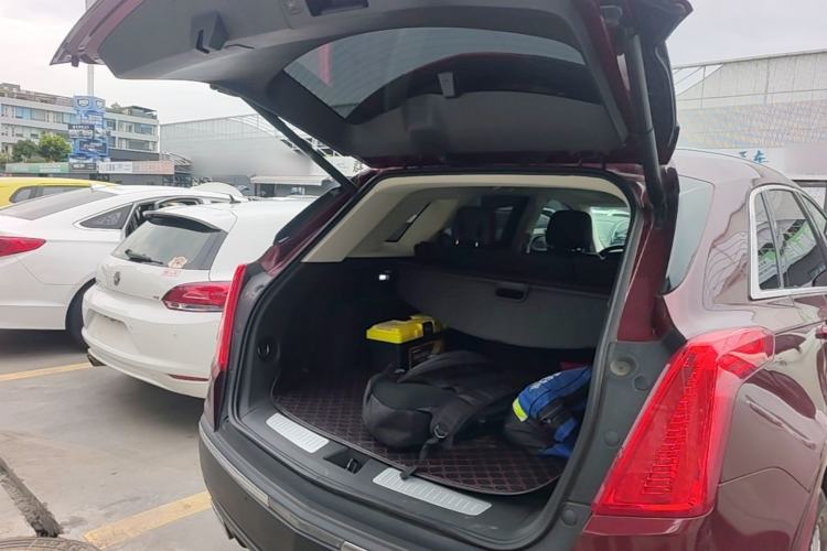 Used Cadillac XT5 2018 25T Luxury Model Trunk