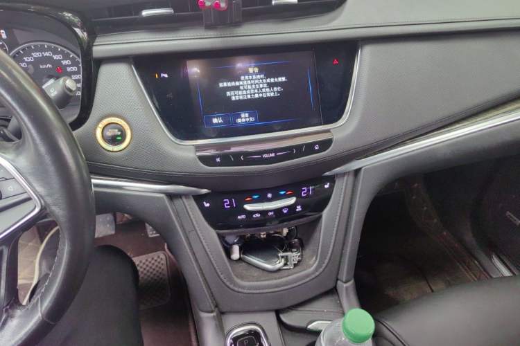 Used Cadillac XT5 2018 25T Luxury Model Audio And AC Panel