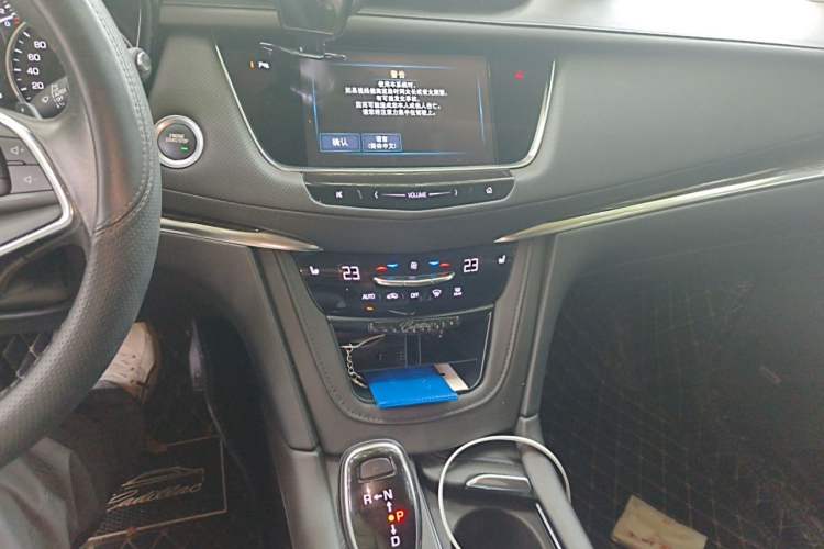 Used Cadillac XT5 2018 25T Luxury Model Audio And AC Panel