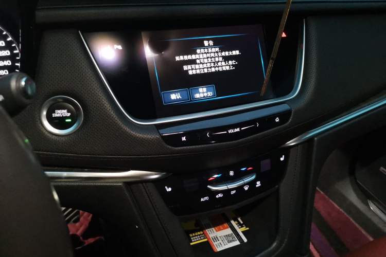 Used Cadillac XT5 2018 25T Luxury Model Audio And AC Panel