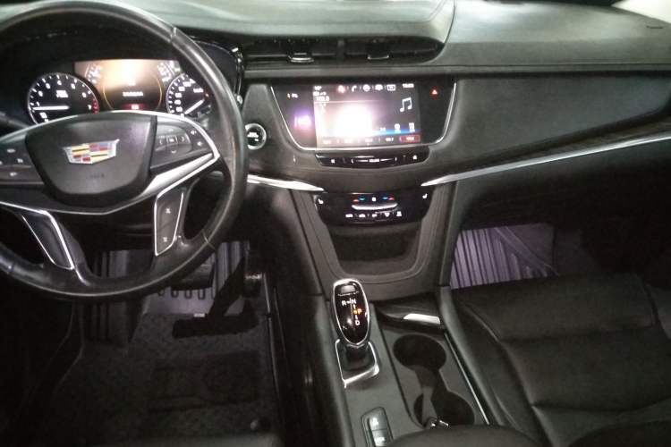 Used Cadillac XT5 2018 25T Luxury Model Audio And AC Panel