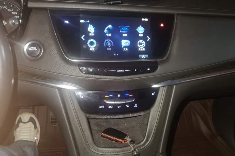 Used Cadillac XT5 2018 28T Four-Wheel Drive Luxury Model Audio And AC Panel