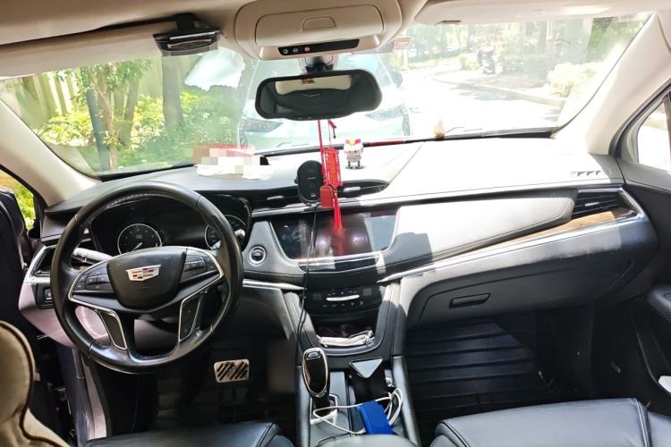 Used Cadillac XT5 2018 25T Luxury Model Center Console