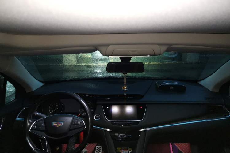 Used Cadillac XT5 2018 25T Luxury Model Center Console