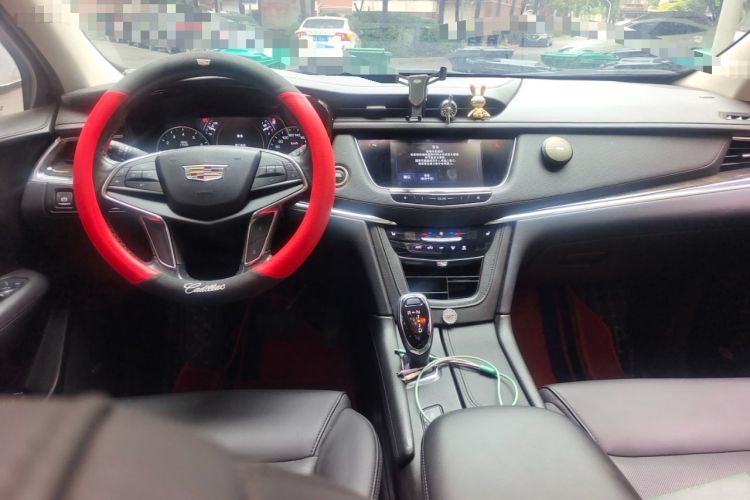 Used Cadillac XT5 2018 25T Luxury Model Center Console