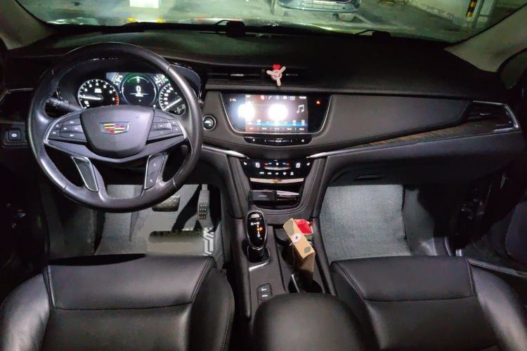 Used Cadillac XT5 2018 28T Four-Wheel Drive Luxury Model Center Console