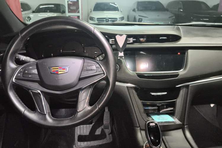 Used Cadillac XT5 2018 28E Four-Wheel Drive Tech Version Center Console