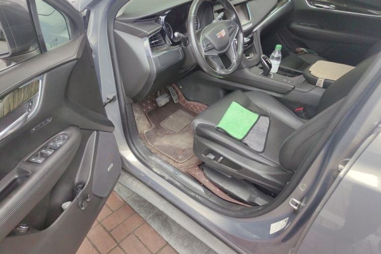 Used Cadillac XT5 2018 25T Luxury Model Driver Seat