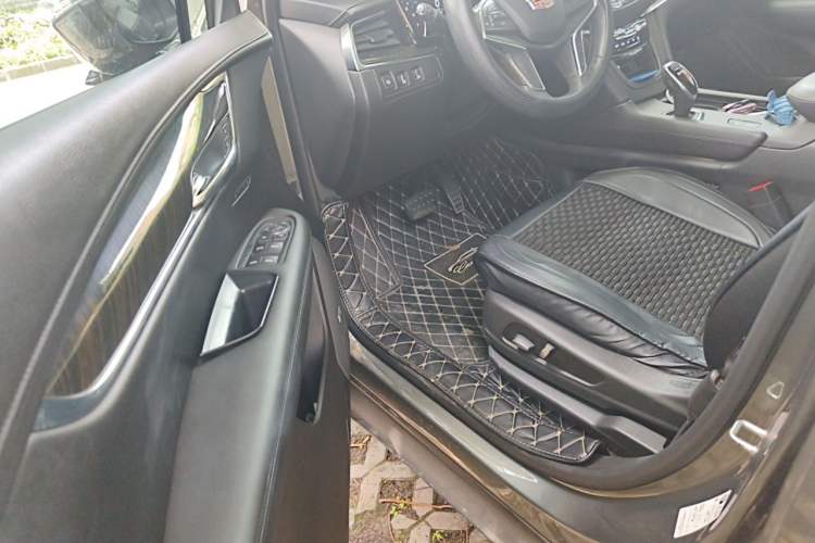 Used Cadillac XT5 2018 25T Luxury Model Driver Seat