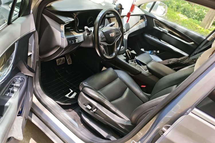 Used Cadillac XT5 2018 25T Luxury Model Driver Seat
