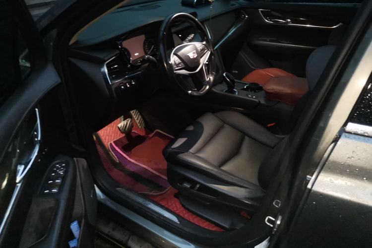 Used Cadillac XT5 2018 25T Luxury Model Driver Seat