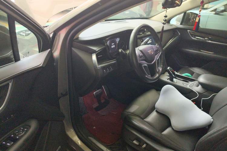 Used Cadillac XT5 2018 25T Luxury Model Driver Seat