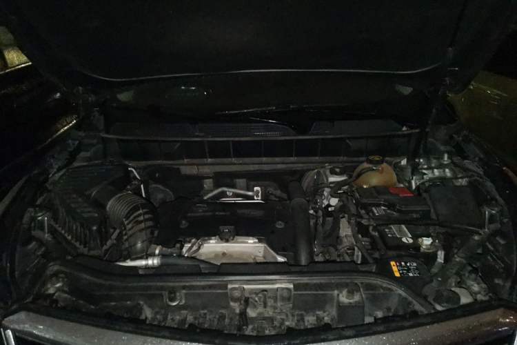 Used Cadillac XT5 2018 25T Luxury Model Engine Bay