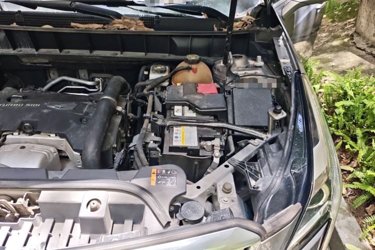 Used Cadillac XT5 2018 25T Luxury Model Engine Bay Left