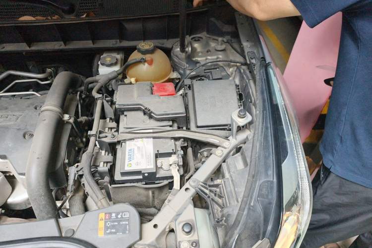 Used Cadillac XT5 2018 25T Luxury Model Engine Bay Left