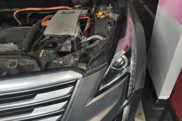 Used Cadillac XT5 2018 28E Four-Wheel Drive Tech Version Engine Bay Left