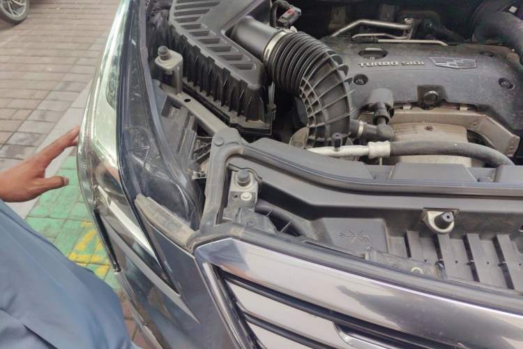 Used Cadillac XT5 2018 25T Luxury Model Engine Bay Right