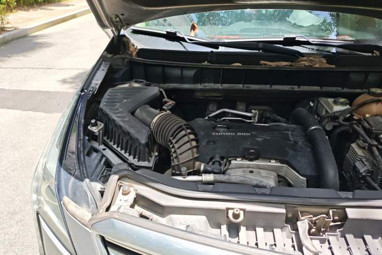 Used Cadillac XT5 2018 25T Luxury Model Engine Bay Right