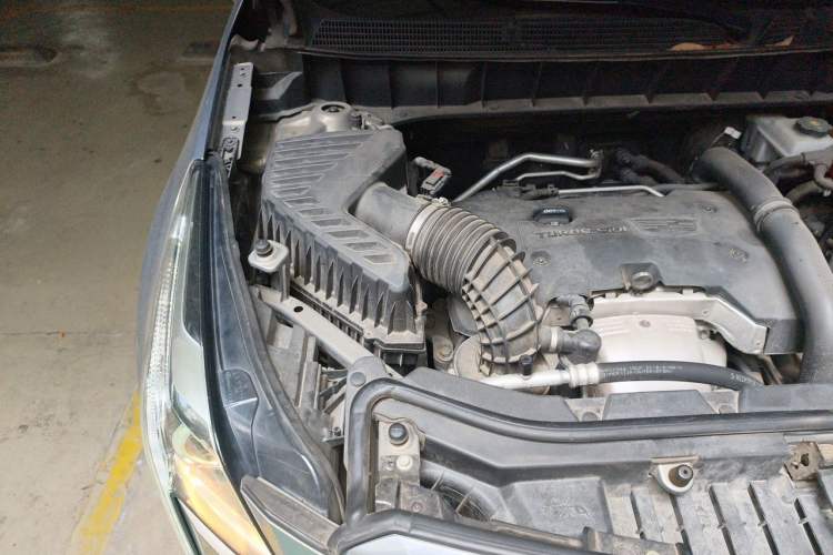 Used Cadillac XT5 2018 25T Luxury Model Engine Bay Right