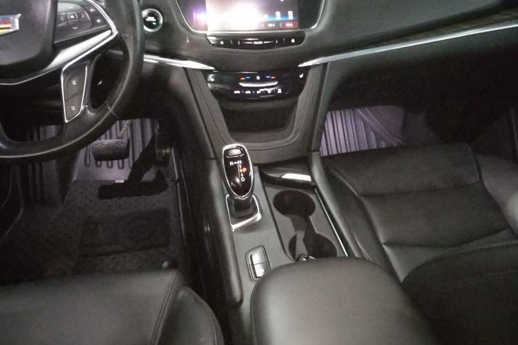 Used Cadillac XT5 2018 25T Luxury Model Gear Lever