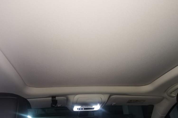 Used Cadillac XT5 2018 28T Four-Wheel Drive Luxury Model Headliner