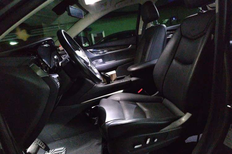 Used Cadillac XT5 2018 28T Four-Wheel Drive Luxury Model Left Front Seat