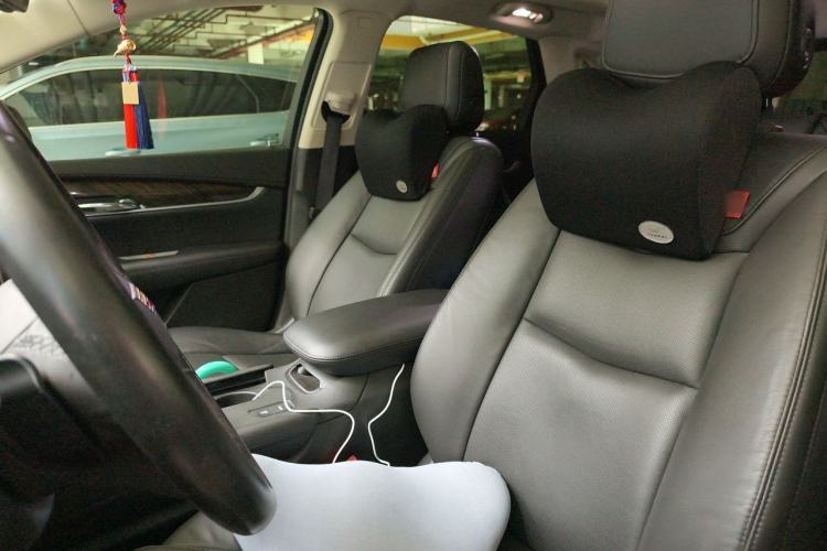 Used Cadillac XT5 2018 25T Luxury Model Left Front Seat