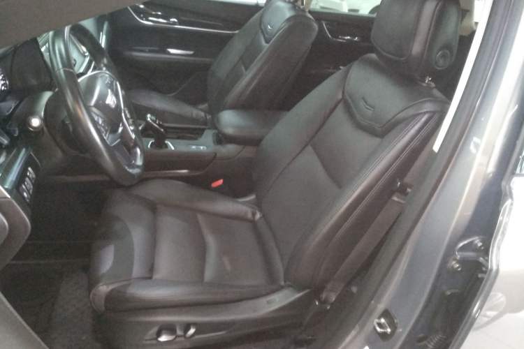 Used Cadillac XT5 2018 25T Luxury Model Left Front Seat