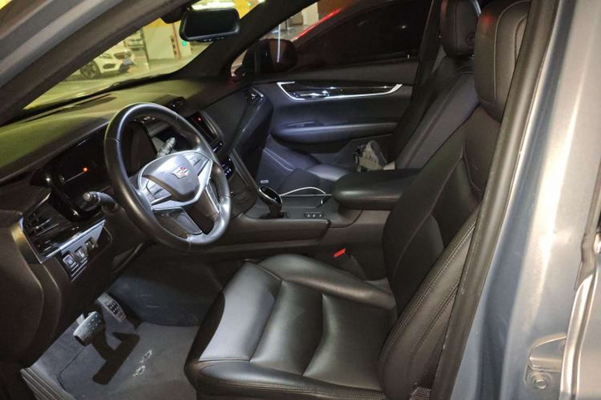 Used Cadillac XT5 2018 28E Four-Wheel Drive Tech Version Left Front Seat