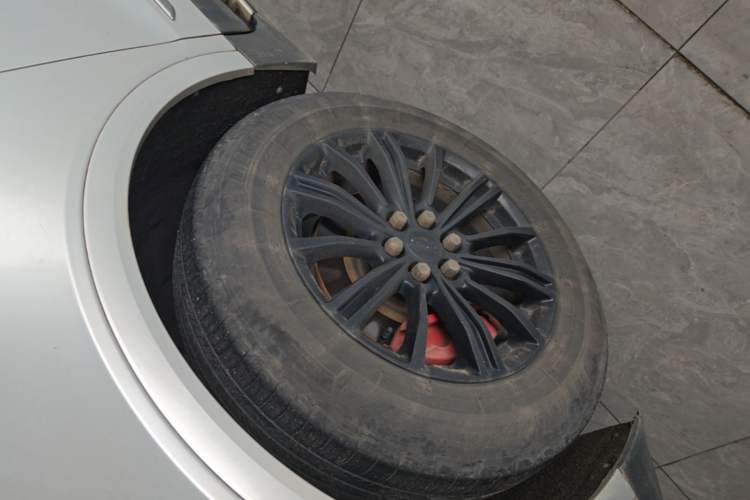 Used Cadillac XT5 2018 25T Luxury Model Left Front Wheel Hub