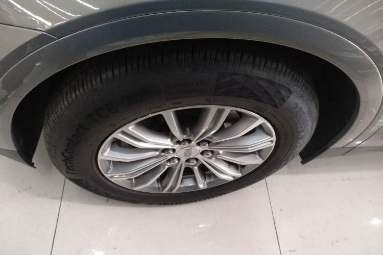 Used Cadillac XT5 2018 25T Luxury Model Left Front Wheel Hub