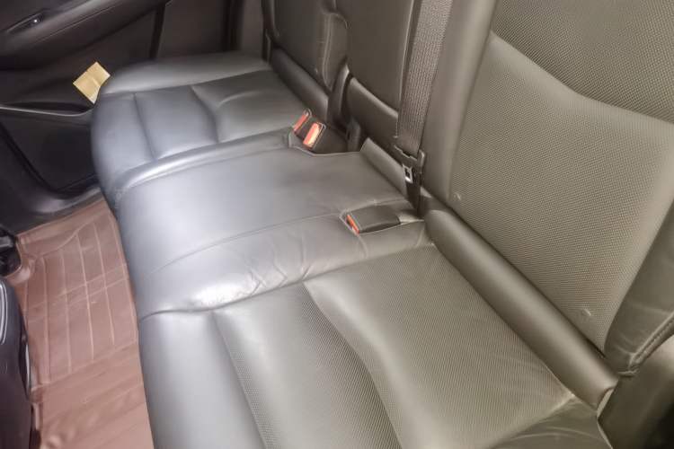 Used Cadillac XT5 2018 28T Four-Wheel Drive Luxury Model Left Rear Seat
