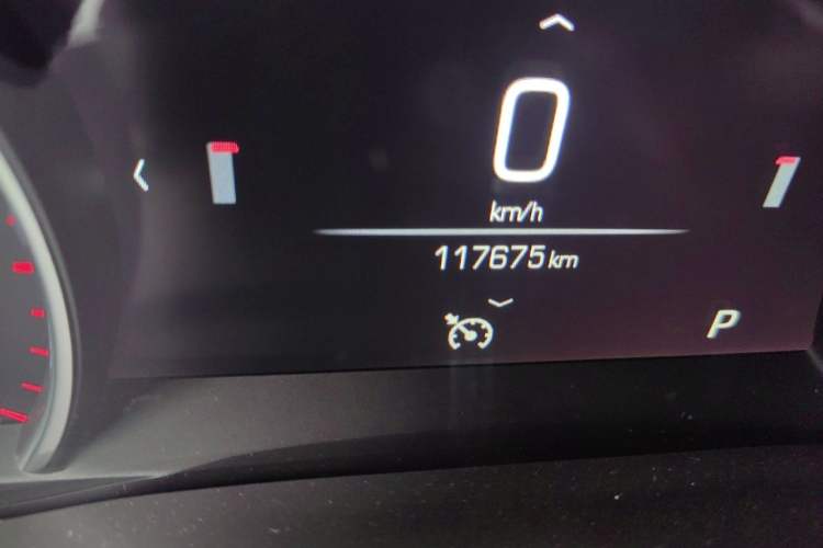 Used Cadillac XT5 2018 25T Luxury Model Odometer Close Up