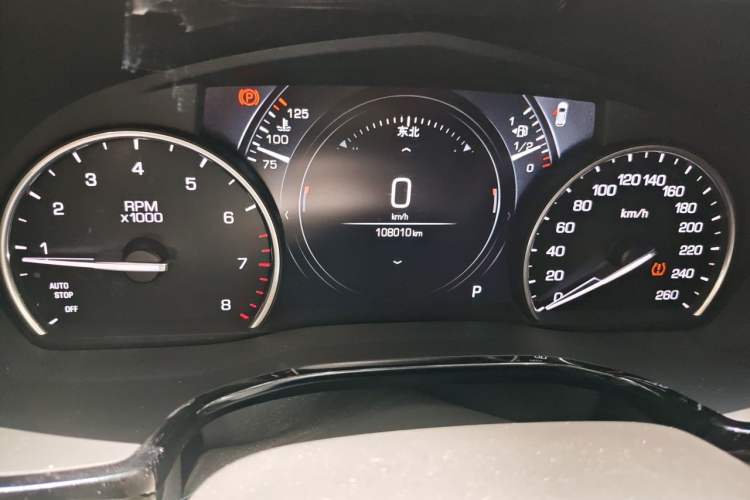Used Cadillac XT5 2018 25T Luxury Model Odometer Close Up